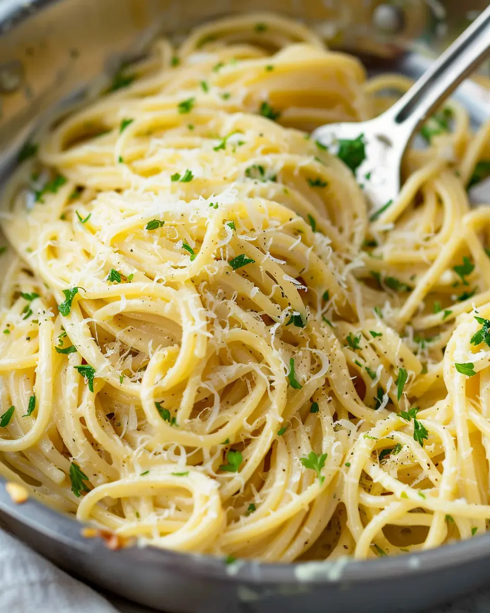 Garlic Parmesan Pasta: Easy One-Pot Delight with Turkey Bacon